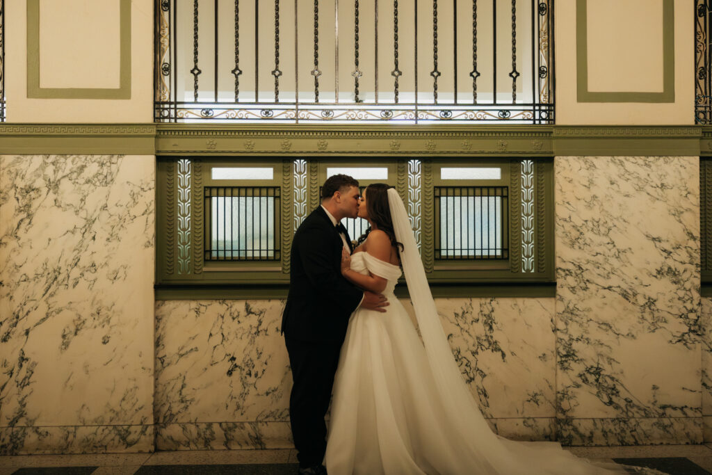 Dallas wedding photos at a downtown wedding venue 