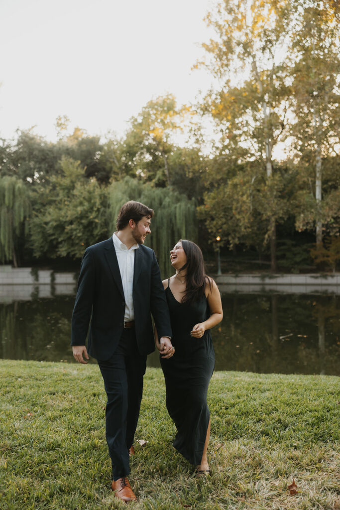 elegant couple pictures in front of lake