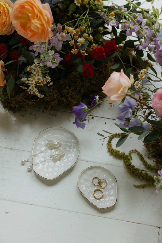 timeless and colorful wedding details