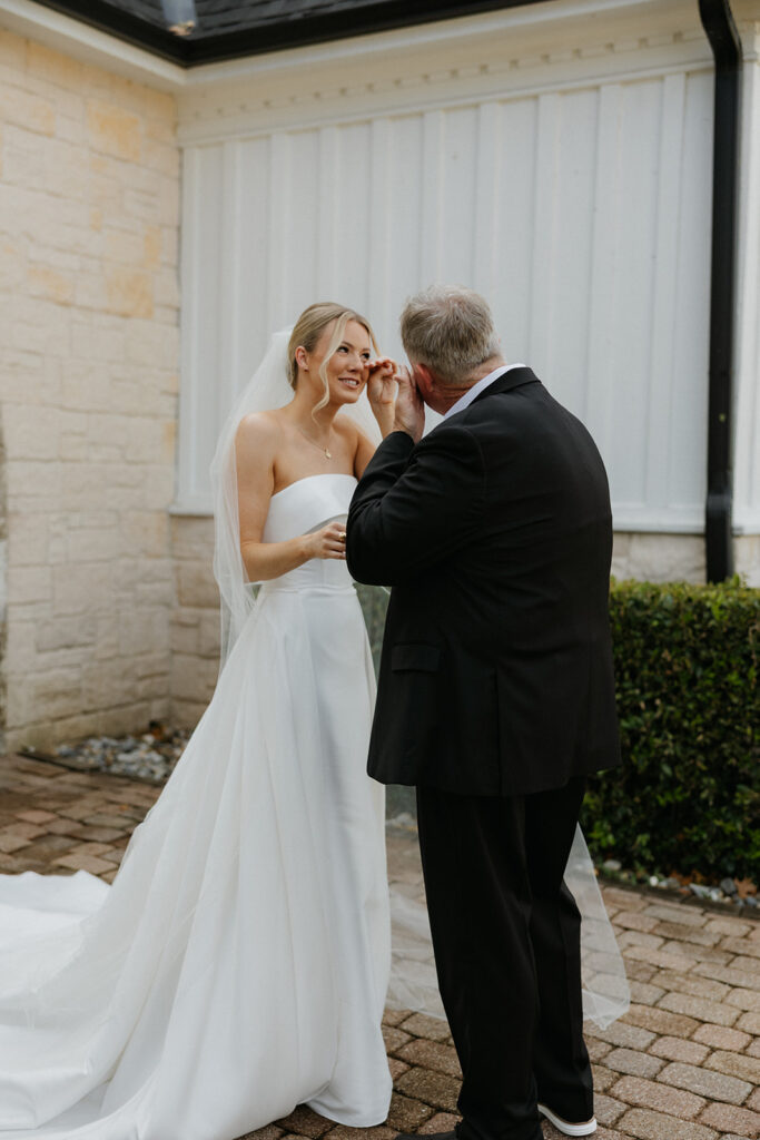 A Refined Wedding Day at a Stunning Texas Wedding Venue in Mineola