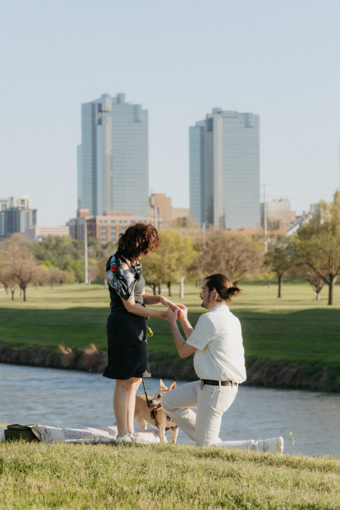 A man proposing in one of the best places to propose in Fort Worth. 