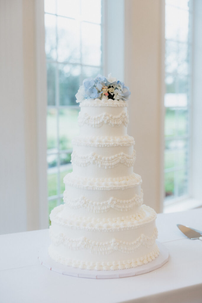 White 4 tier wedding cake.