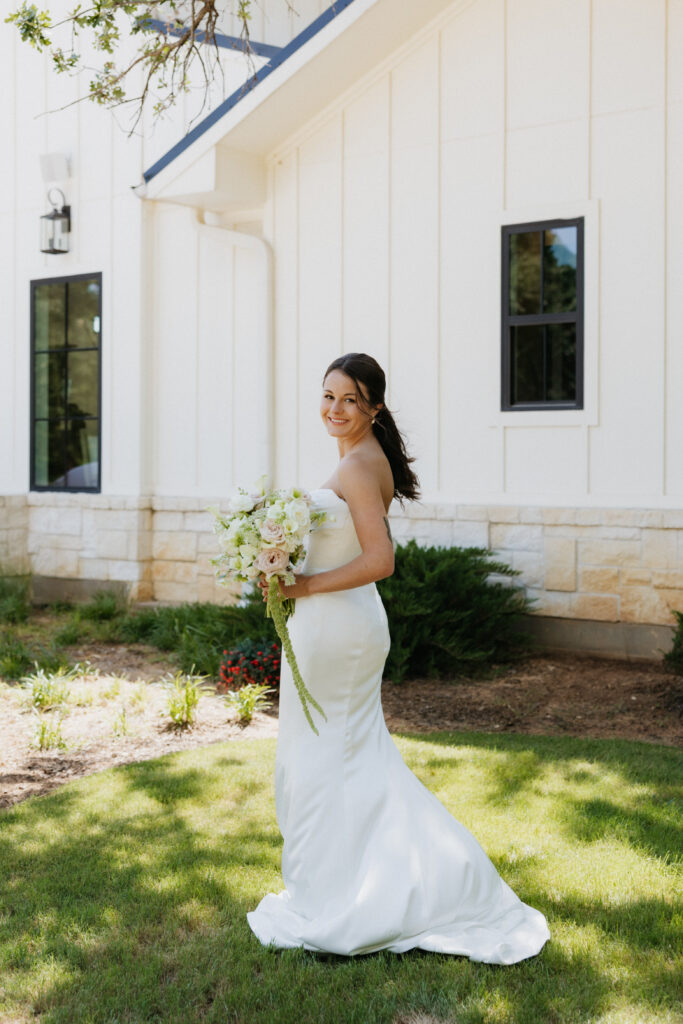 Wedding planning tips for the bride.