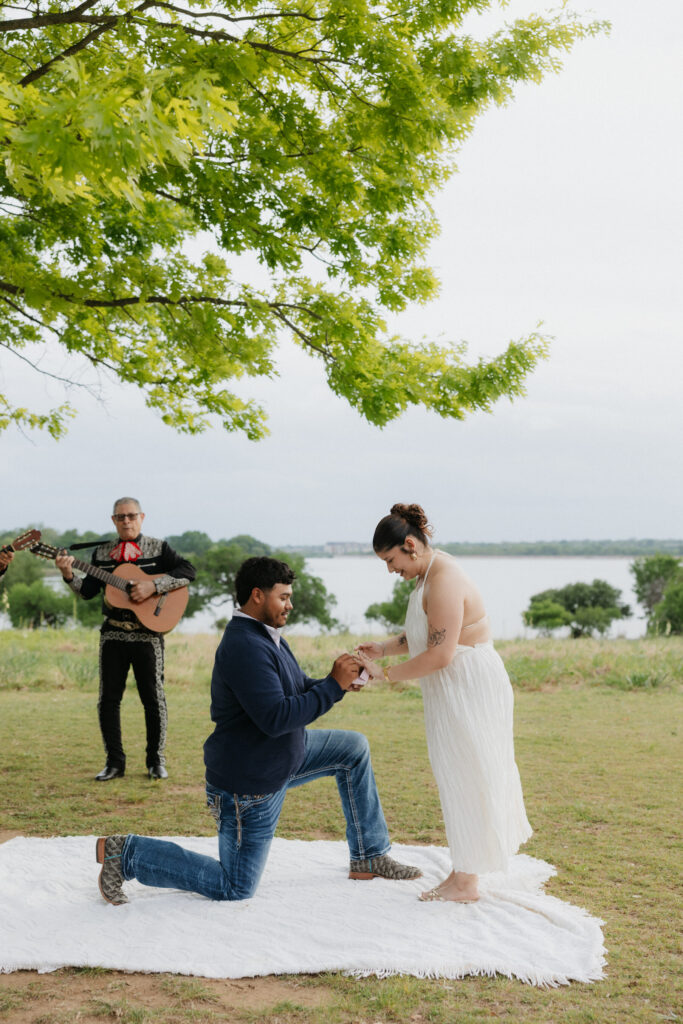 Man proposing to his girlfriend at Winfrey Point.